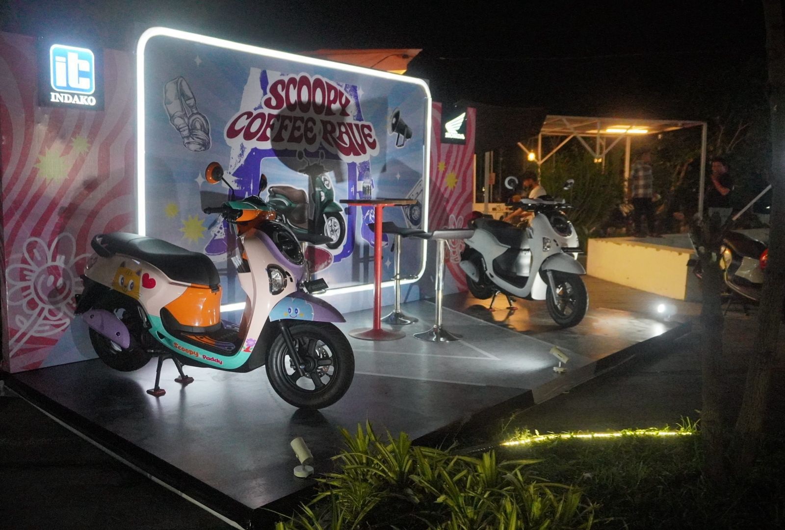 Scoopy Coffee Rave Wadah Ekspresif
