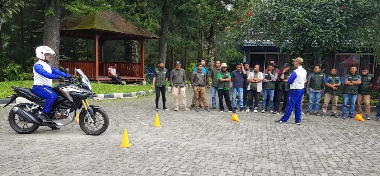 Antusias Belajar Safety Riding Ditemani New CB150X
