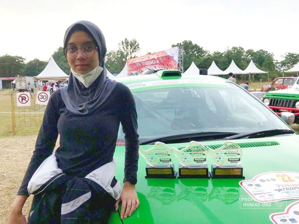 Lulus Kuliah, Qanita Langsung Ikut Reli