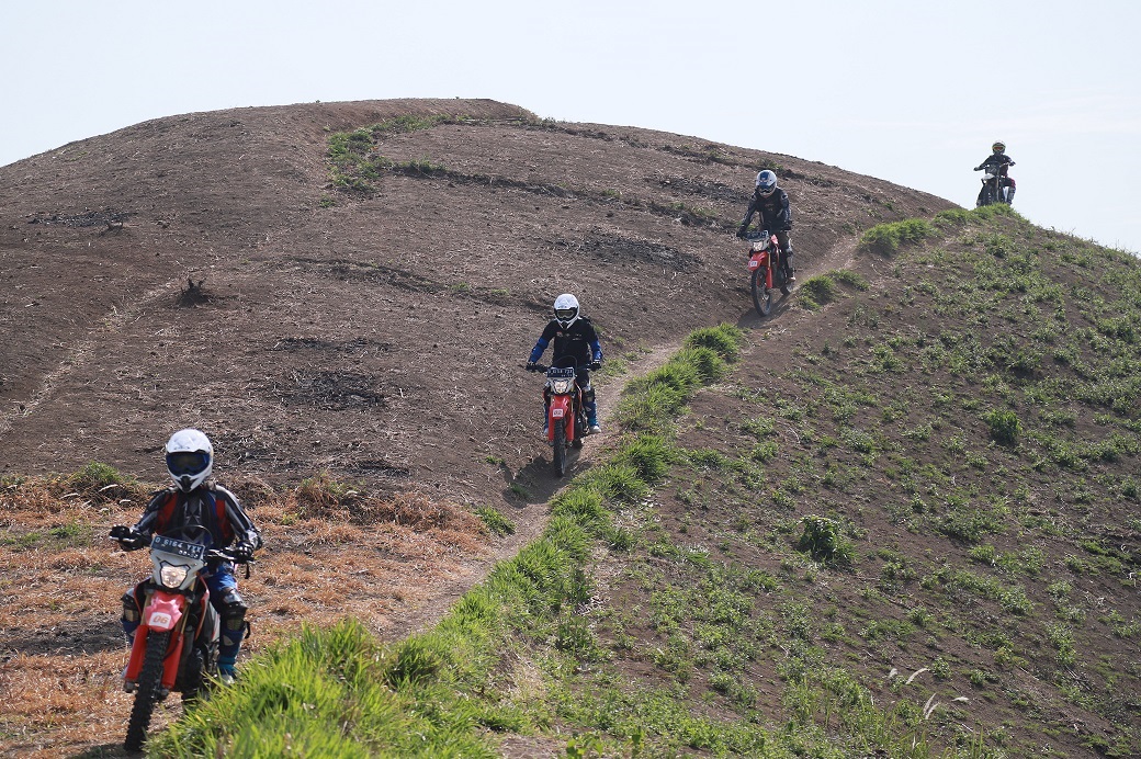 Teknik Aman Dan Nyaman Naik Motor Trail