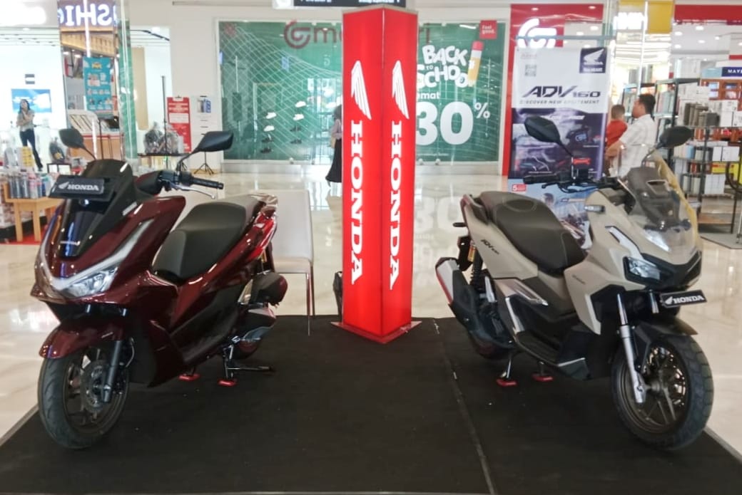 Honda PCX 160 Roadsync Curi Perhatian