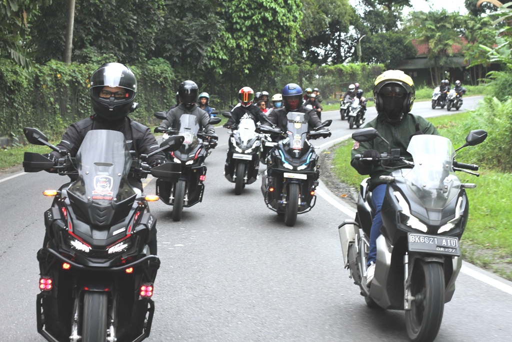 Bahagiakan Pelanggan, Honda Gelar Touring Bersama ADV160