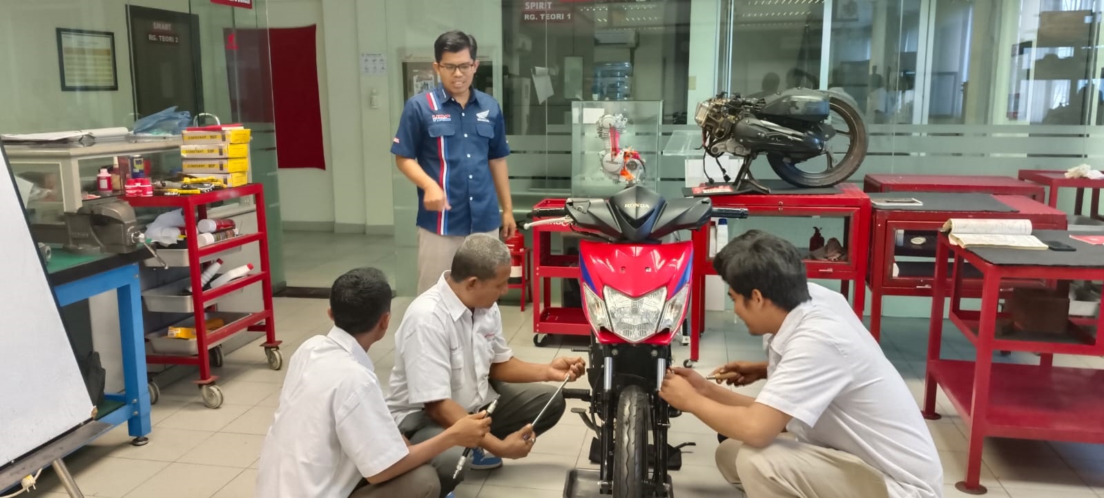 Honda Gelar Pelatihan Guru SMK Modul Dasar