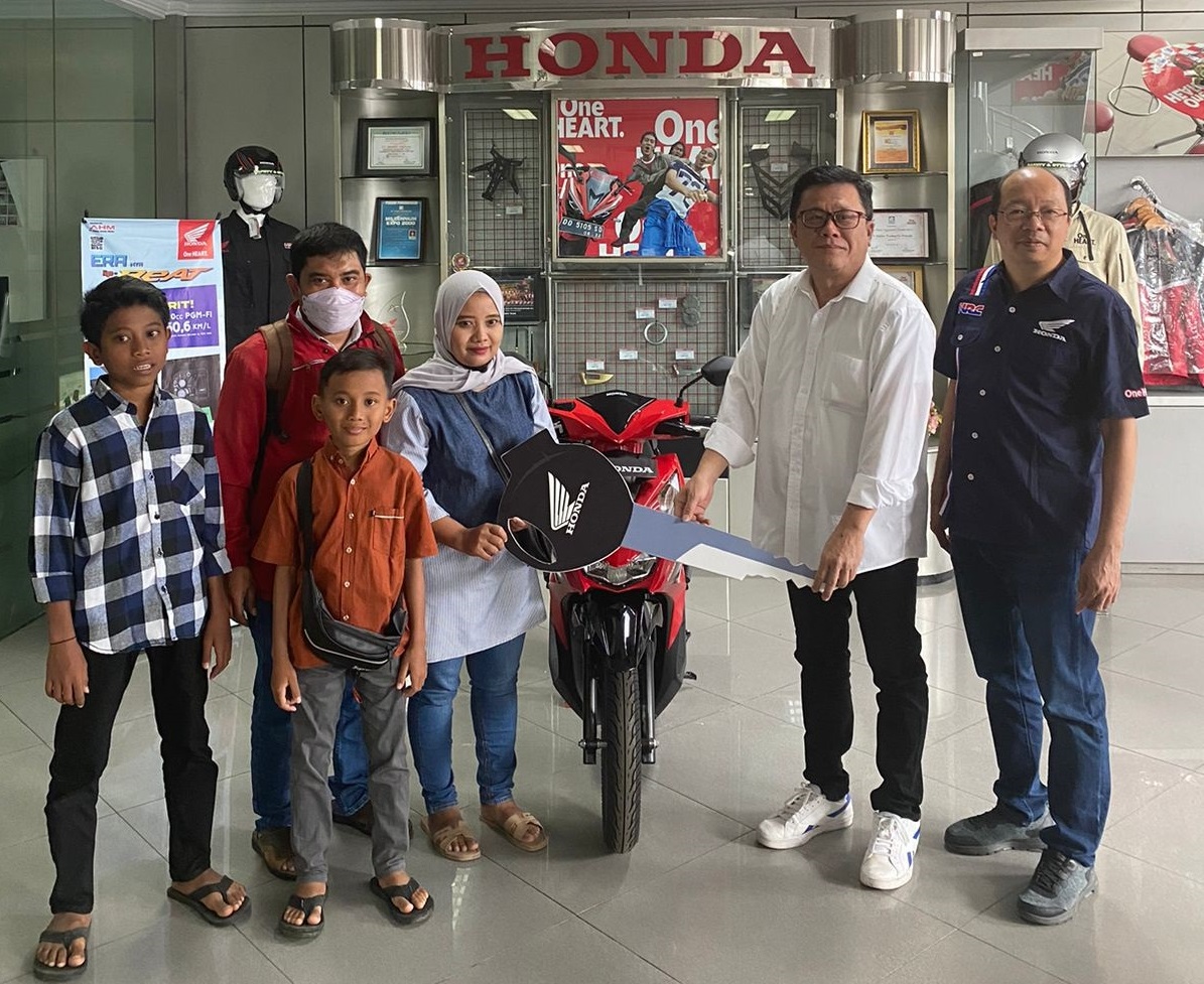 Hadiah Sepeda Motor Memang Impian Katini