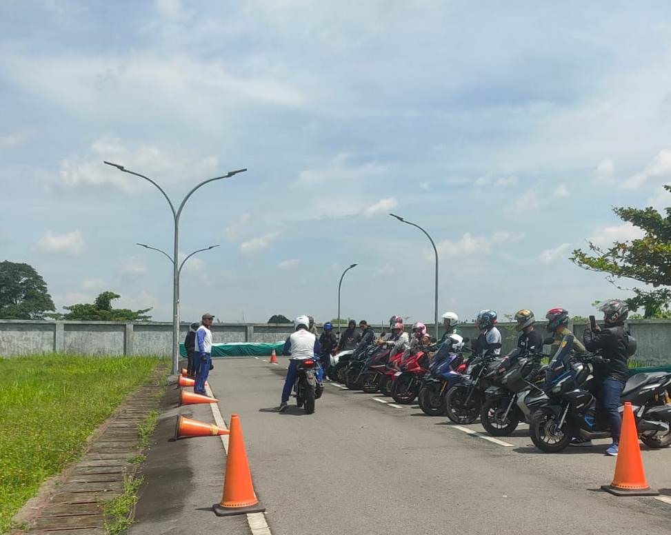 Bikers Honda ADV Antusias Edukasi #Cari_Aman