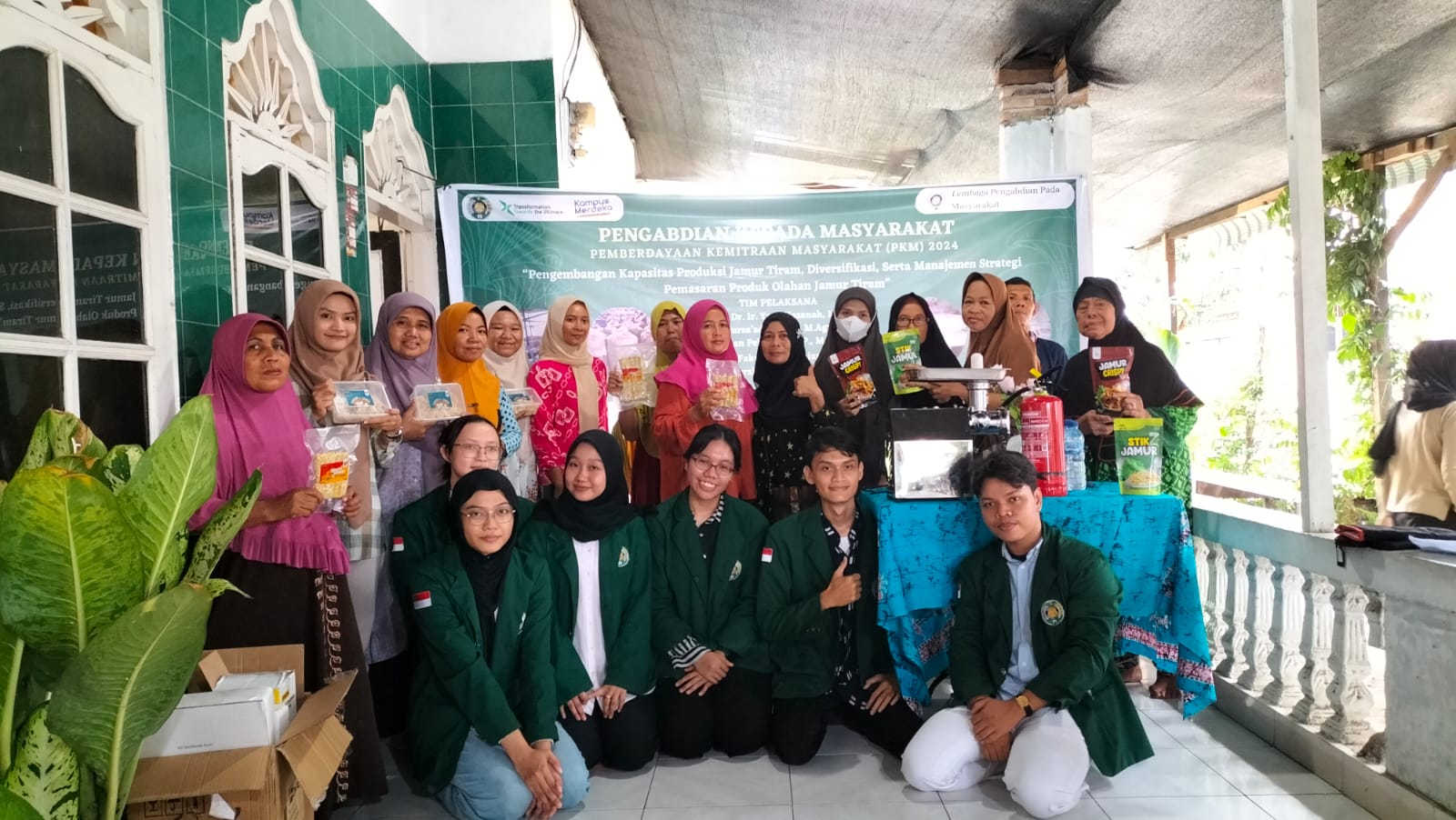 Dosen FP USU Memaksimalkan Produksi Usaha Jamur Tiram