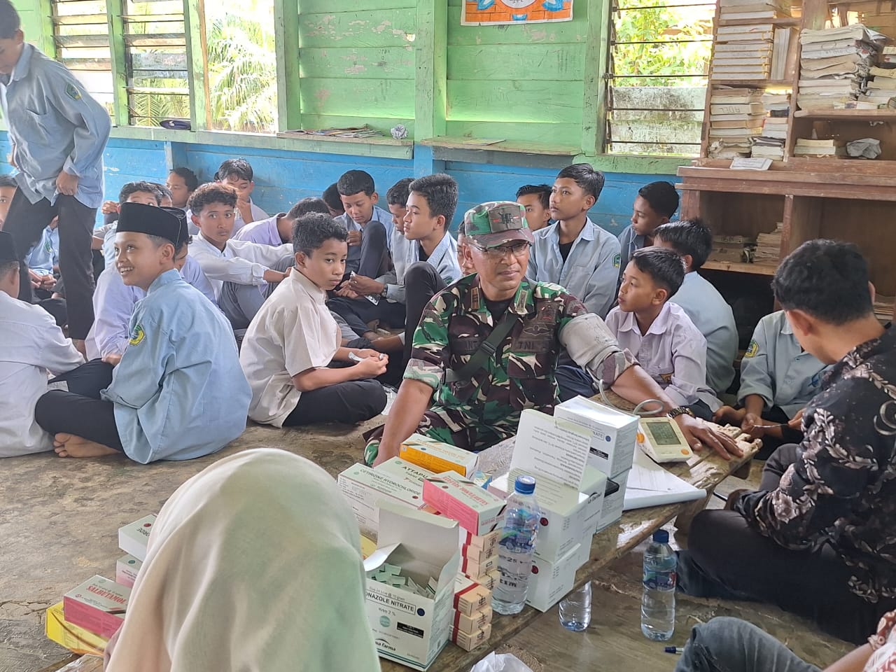 Ratusan Santri Dapat Pengobatan Gratis