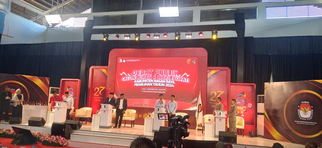 Debat Publik, 4 Kandidat Saling Lempar Pertanyaan
