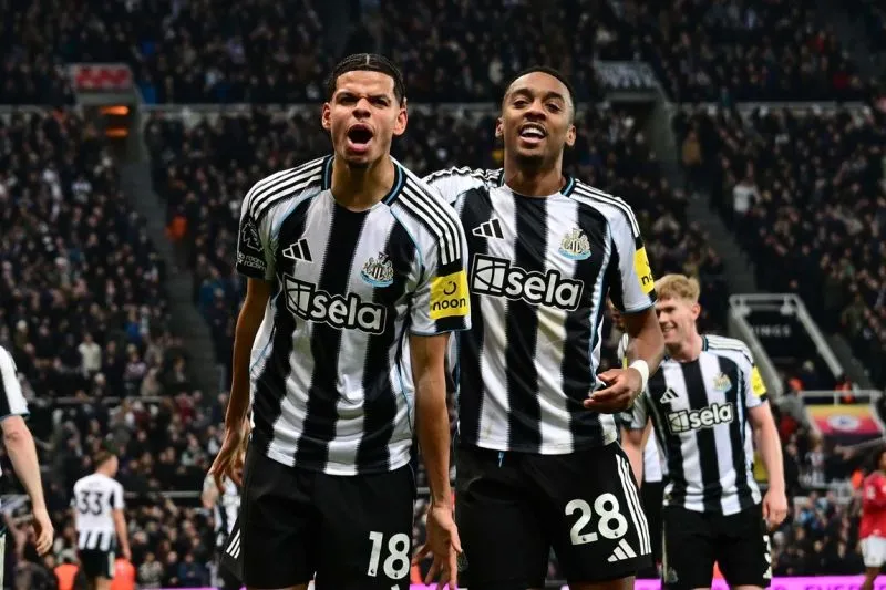 MU Tumbang Melawan 10 Pemain Newcastle