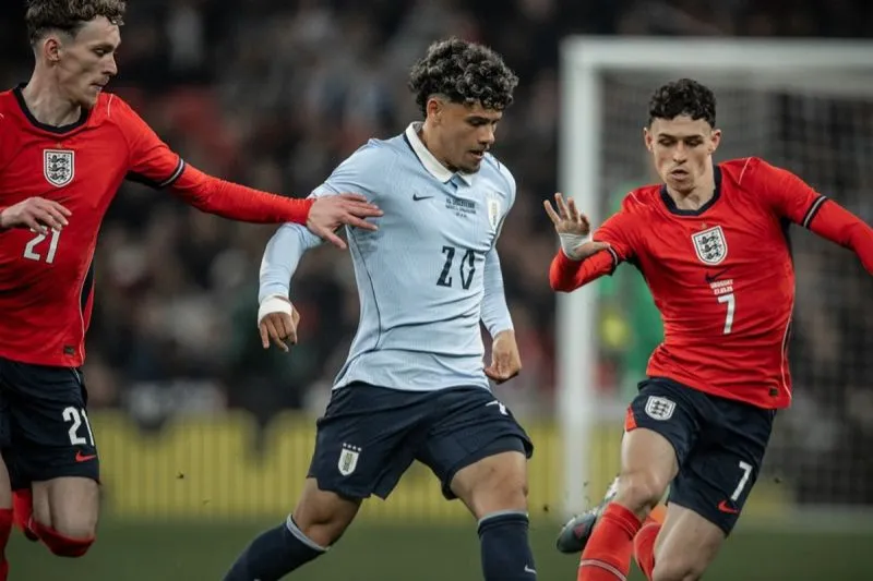 Inggris Ditahan Uruguay