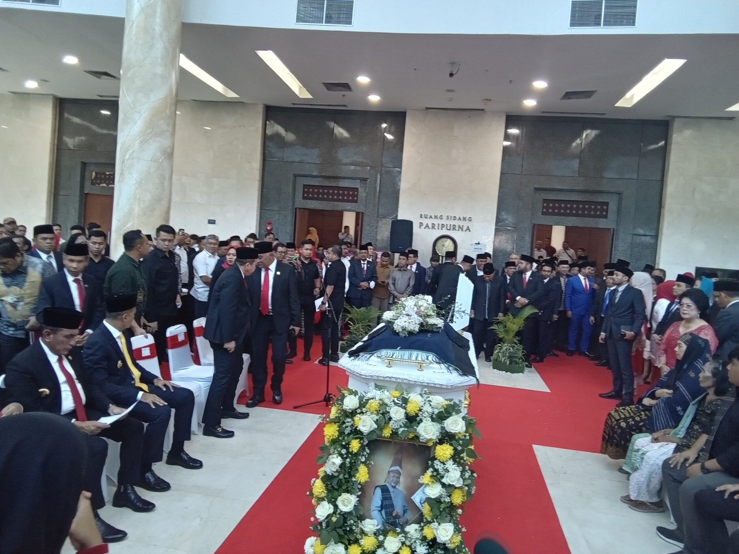Gubsu Lepas Jenazah Saut Ke Pemakaman