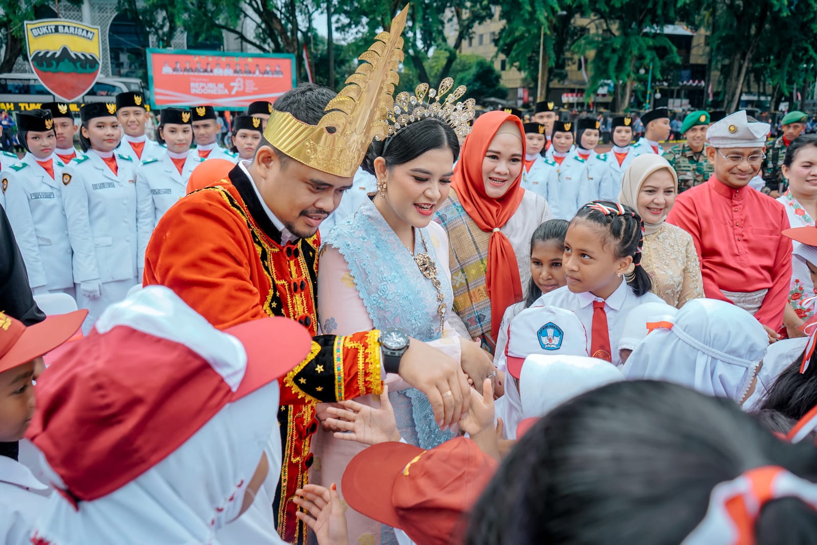 Ini Alasan Bobby Nasution Kenakan Pakaian Adat Nias