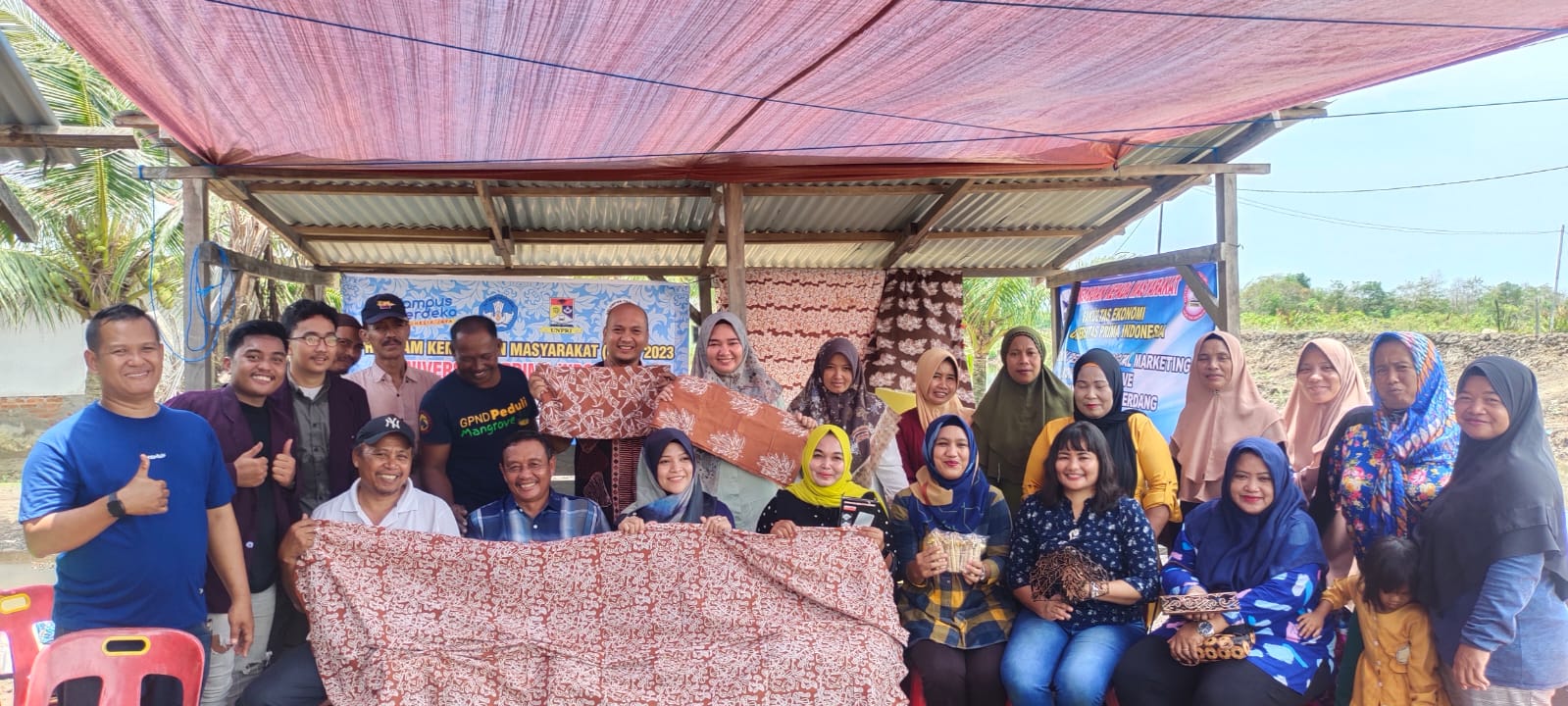 Dosen UNPRI Edukasi Ibu-ibu Lakukan Inovasi Batik Mangrove