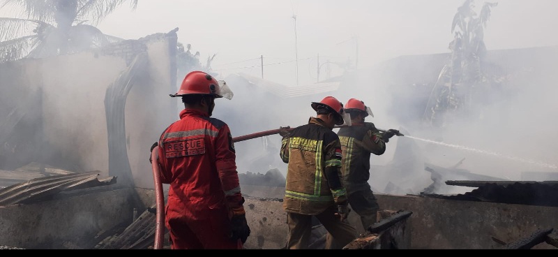 Dua Rumah Ludes Terbakar Di Medan Marelan