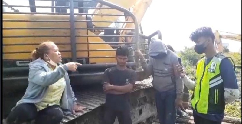 Tuding PT SUU Serobot Lahan, Warga Lorong Sawita Belawan Hentikan Operasional Alat Berat