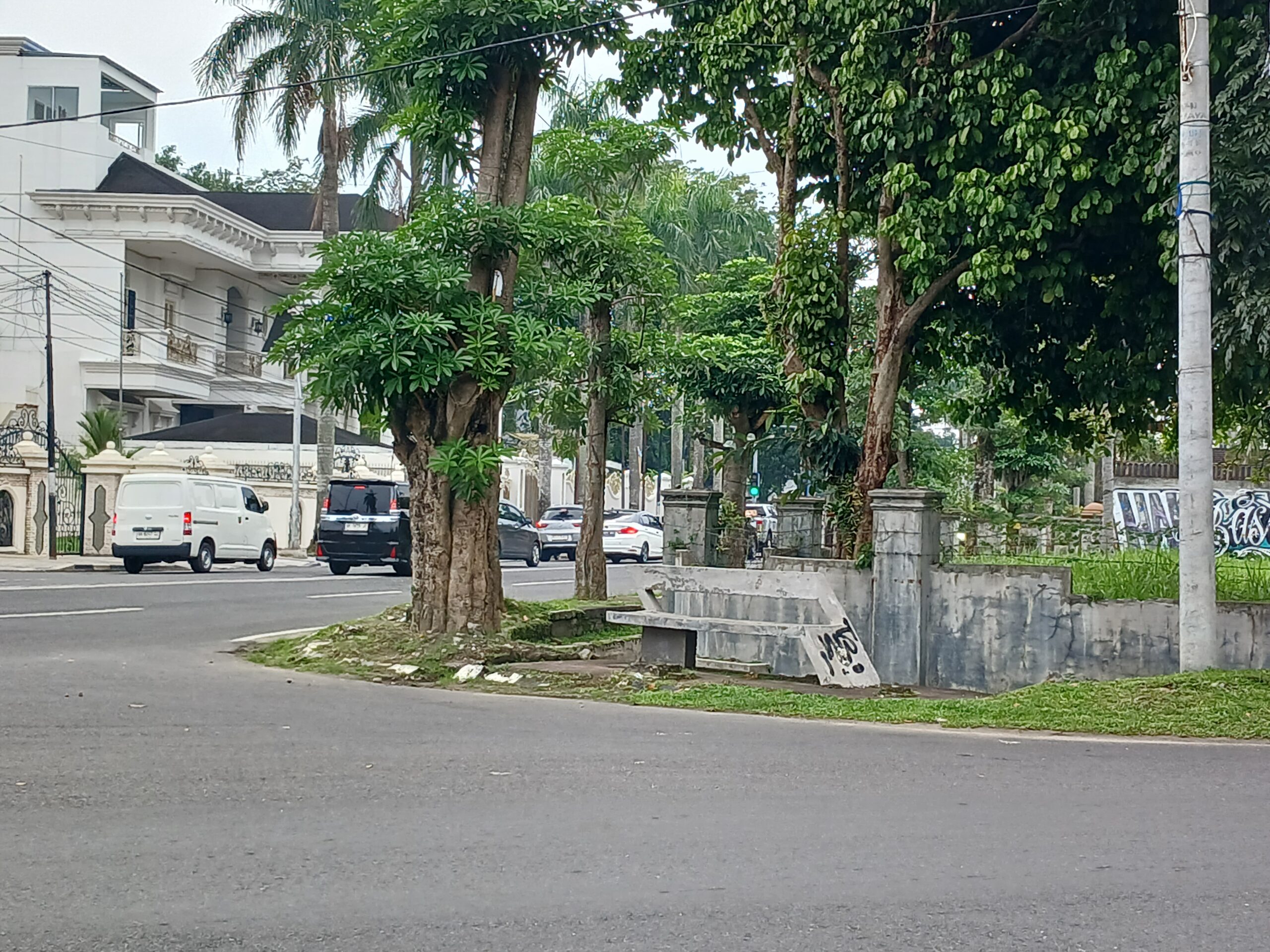 Nasib "Bangku Ngesot" Yang Kini Terbengkalai