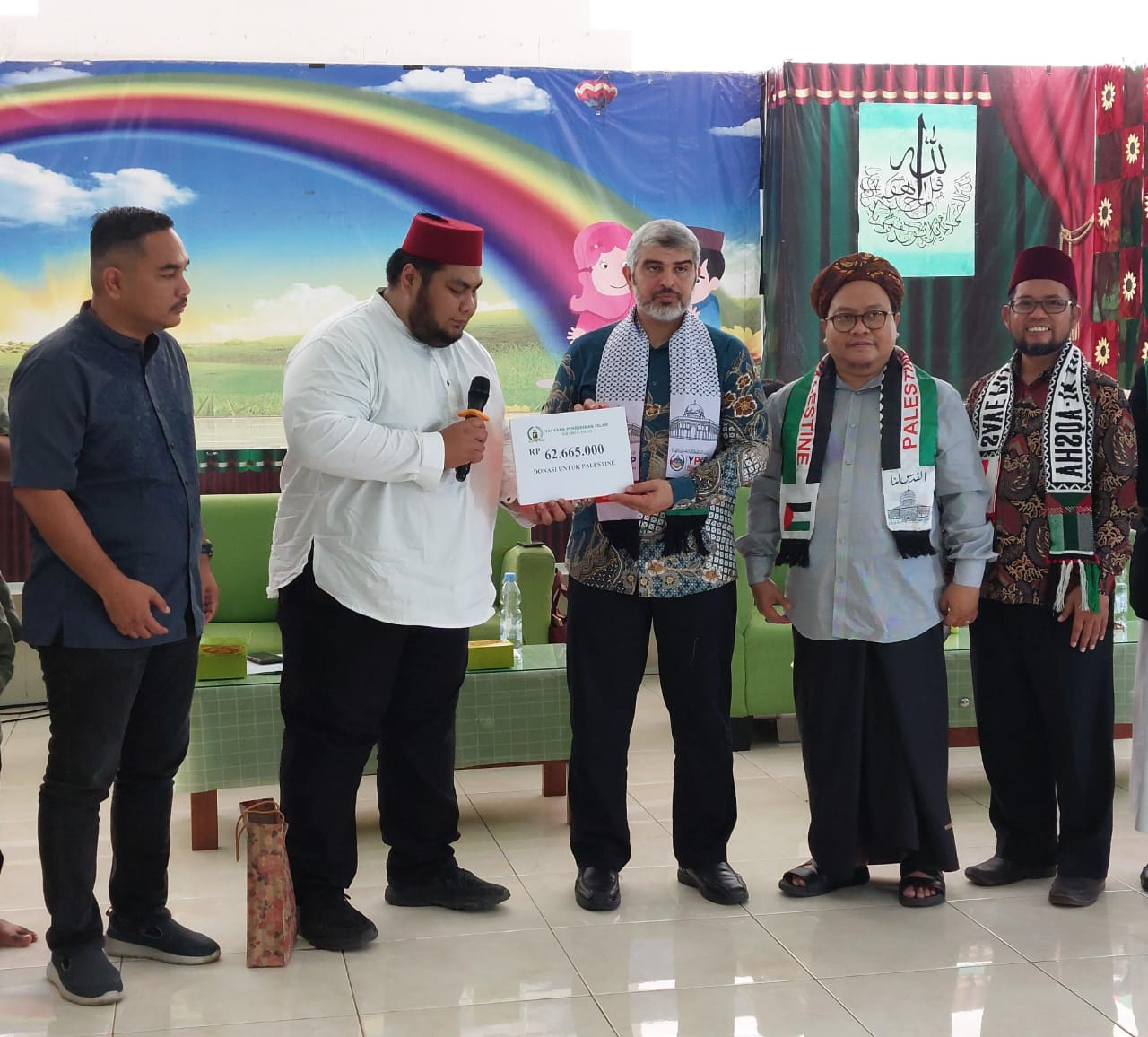 Siswa-siswi Sekolah IT Khairul Imam Donasi Dan Kirimkan Doa Untuk Para Syuhada Palestina