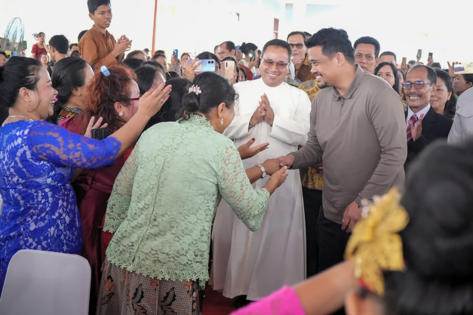Safari Natal, Bobby Nasution Beri Solusi Masalah Masyarakat