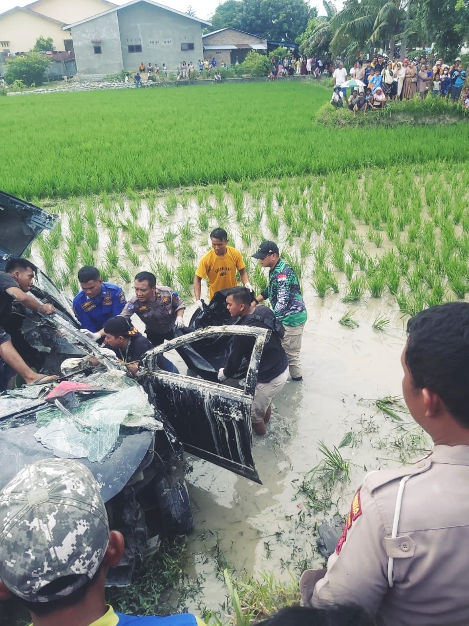Kontra Dengan Kereta Api, Mobil Rush Terseret 30 Meter 6 Orang Sekeluarga Meninggal
