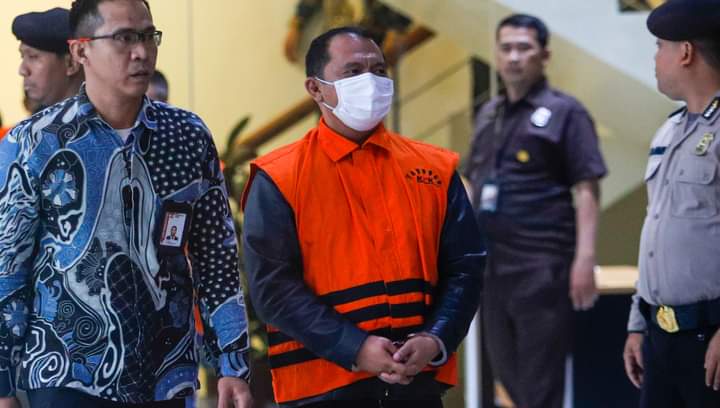Erik Dkk Resmi Pakai Rompi Orange KPK
