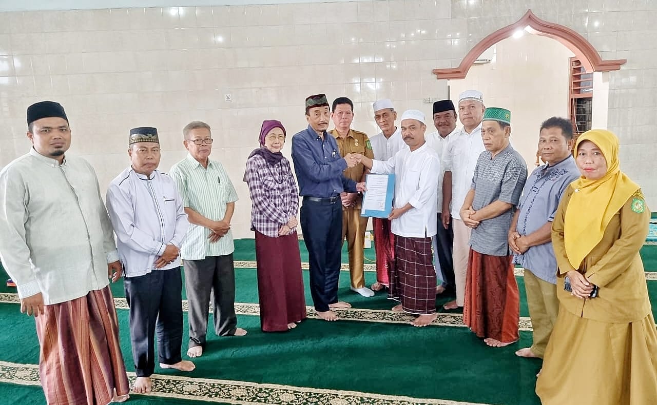 BKM Masjid Ar Rohaniyah Terima Ikrar Tanah Wakaf Dari Ahli Waris Hj Ani Idrus
