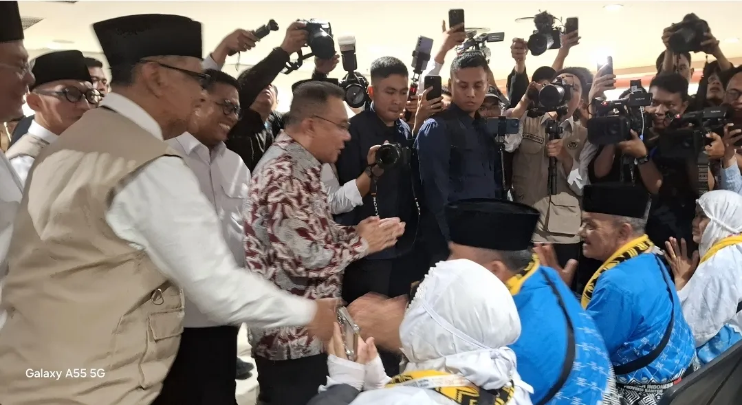 Sapa Jamaah Haji Kloter Pertama, Menhaj dan Wakil Ketua DPR RI Soroti Peningkatan Layanan Haji 2026