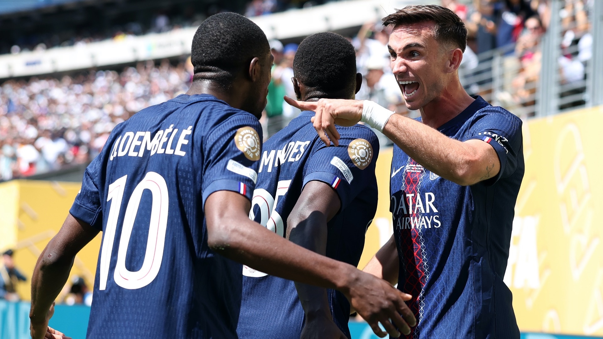 Les Parisiens Luar Biasa