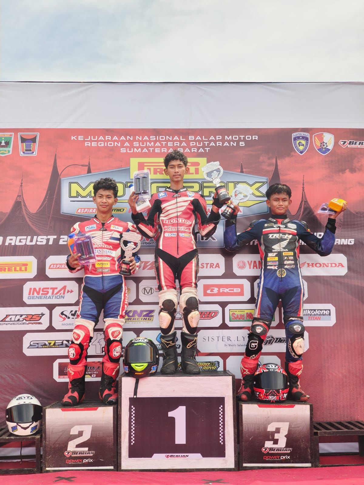 Andalkan Supra GTR, Pebalap Muda Sumut Podium Tertinggi Motoprix Padang
