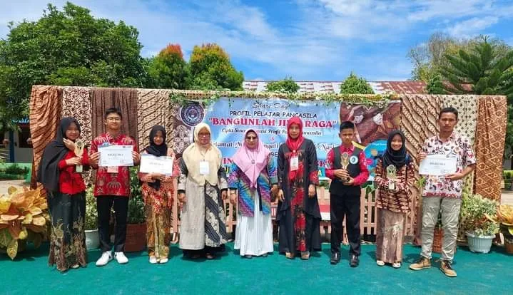 Fashion Show Batik Modifikasi, Membentuk Karakter Siswa Lestarikan Budaya