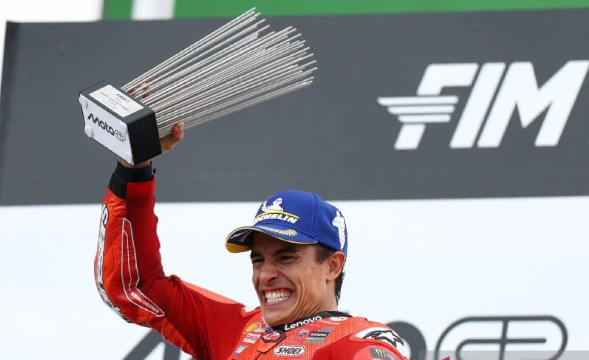 Marquez Menang, Rival Berjatuhan