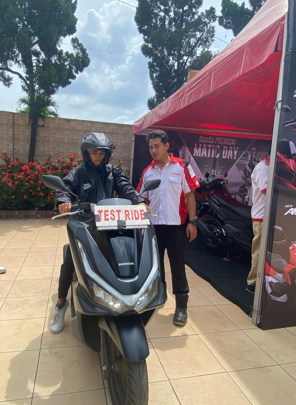 PCX Roadsync Primadona Honda Premium Matic Day