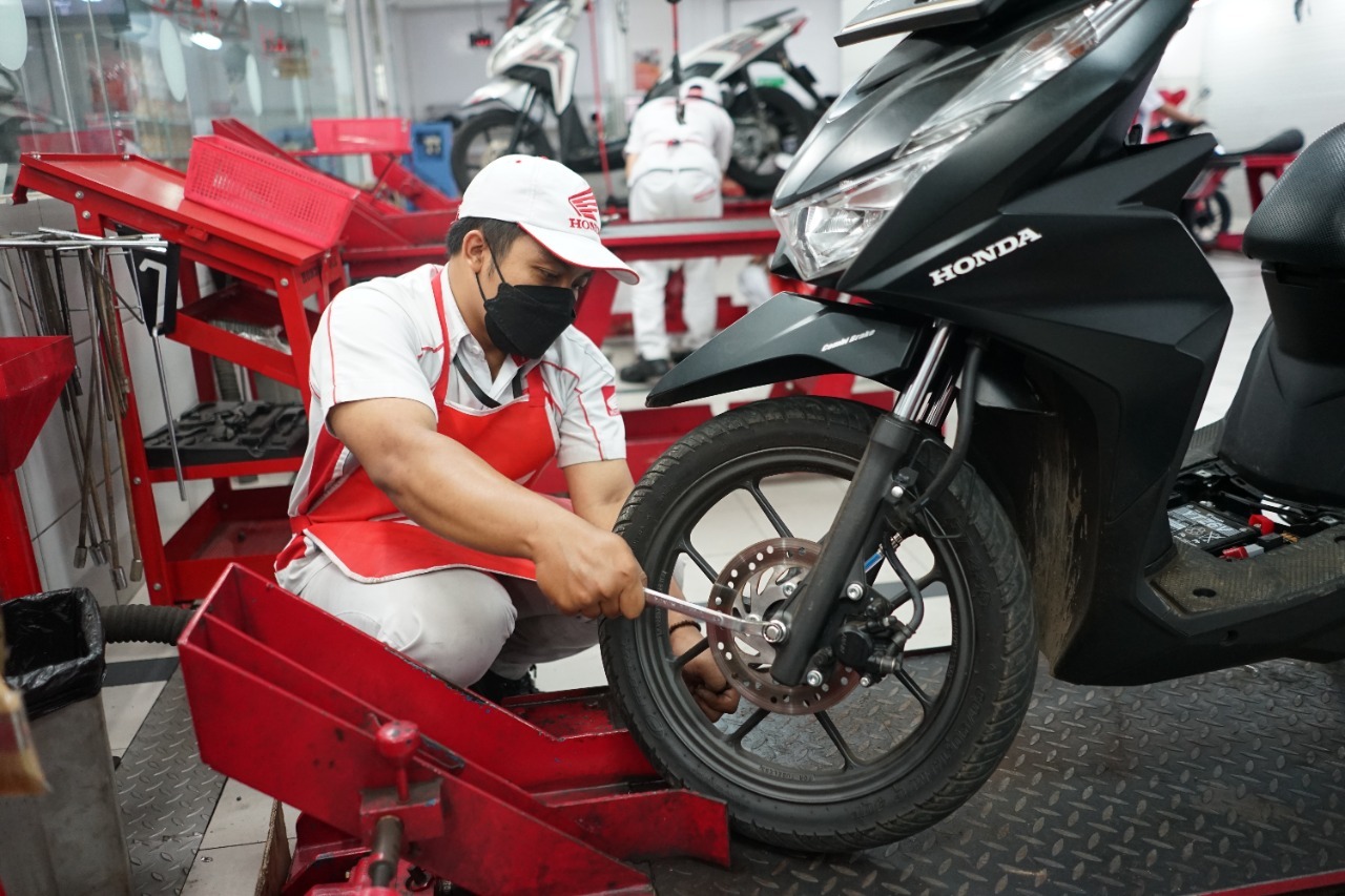 Rahasia Jaga Ban Motor Tidak Mudah Retak