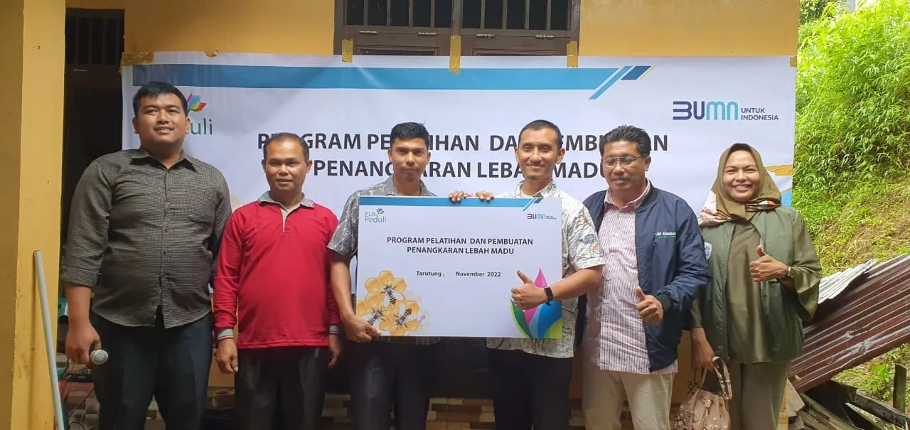 TJSL PLN Dukung Pelatihan dan Pembuatan Penangkaran Lebah Madu