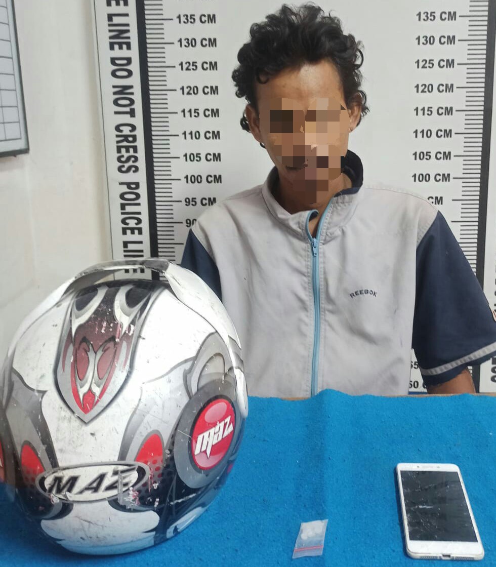 Sembunyikan Sabu Dalam Helm, Diringkus Polisi