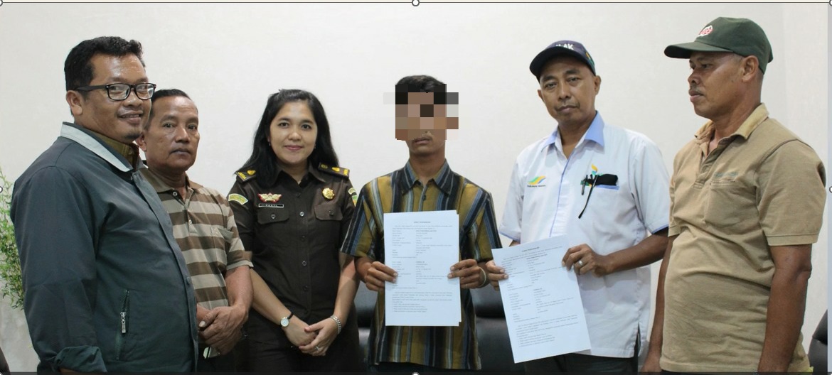 Kejari DS Hentikan Tuntutan Perkara Curi Sawit Berdasarkan RJ
