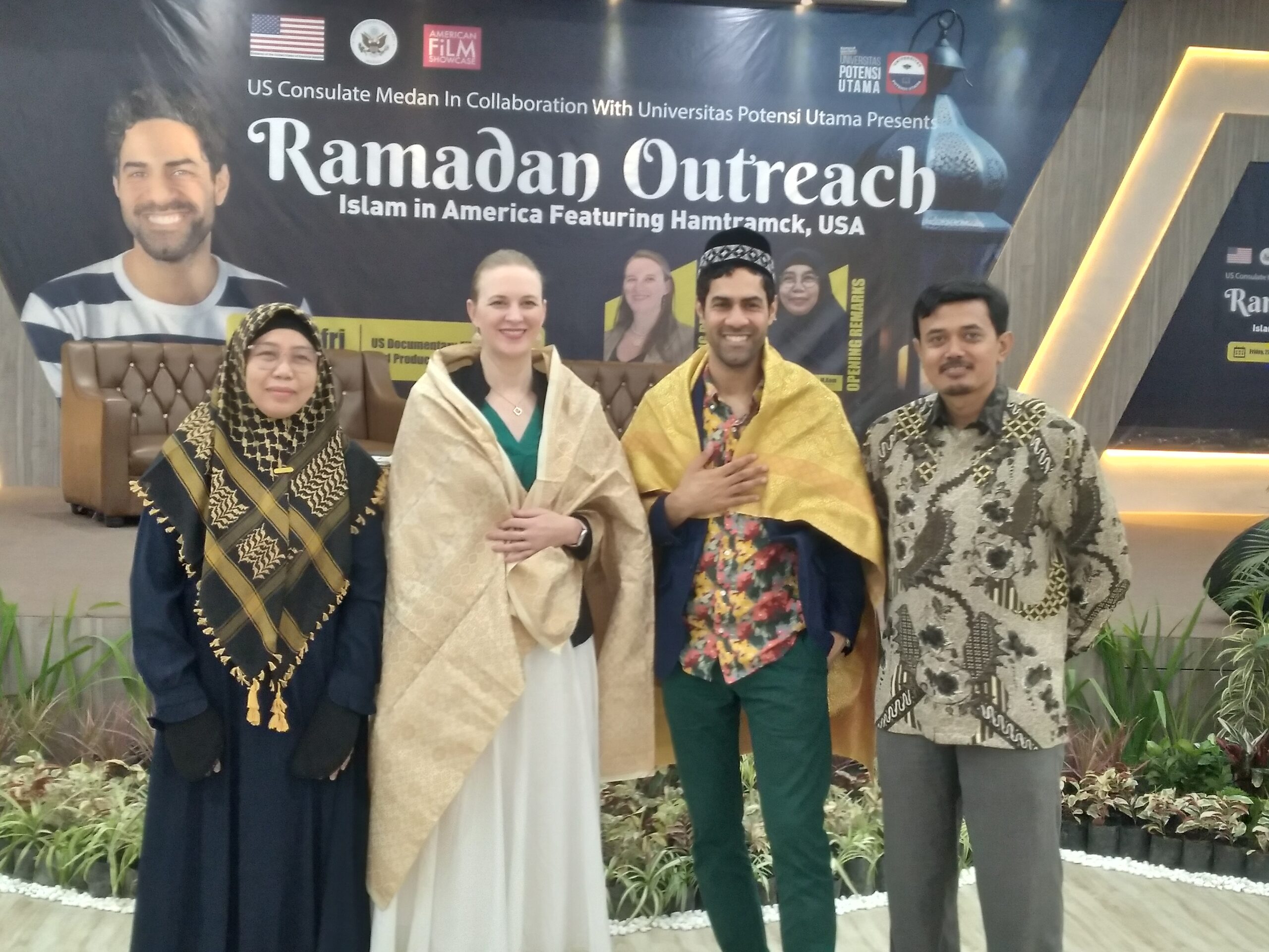 Produser Film Dokumenter AS Berbagi Pengalaman Dengan Mahasiswa UPU
