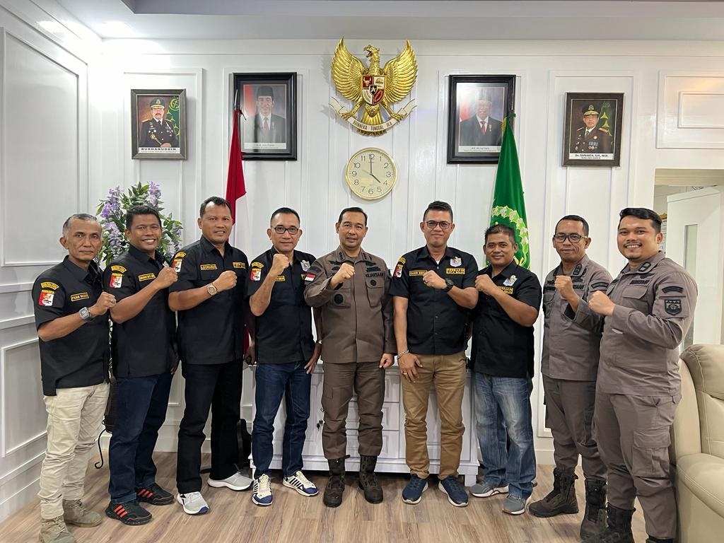 Pengurus Perbakin Silaturahim Kajari Binjai