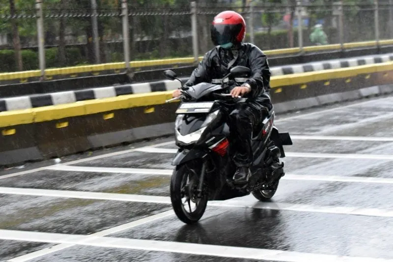 Tips #cari_aman Pilih Mantel Hujan