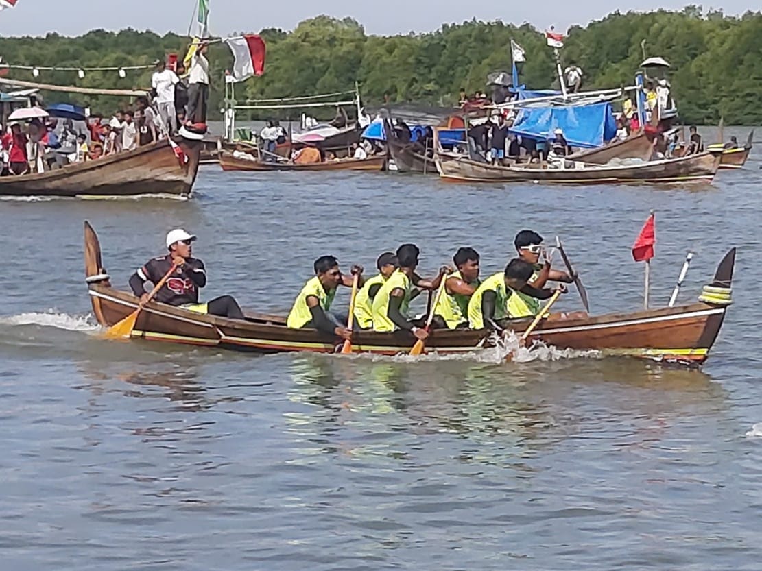 Deseven, Dugong FC Juara Dayung Sampan Desa Perlis