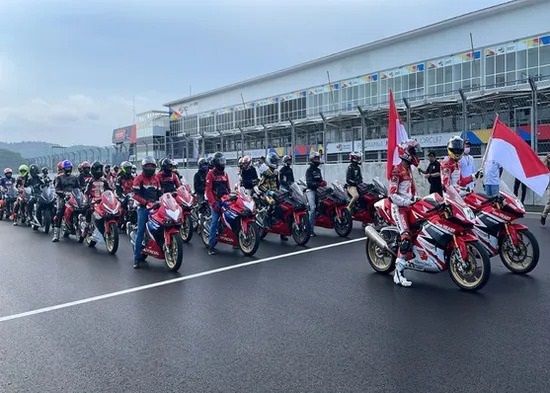 Honda CBR Track Day Wujudkan Impian Pecinta Sport