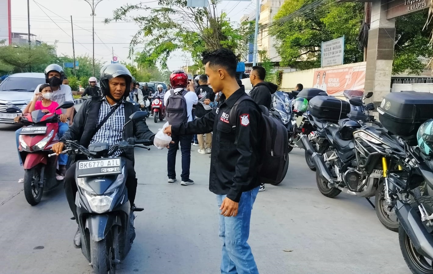 Honda Community Bikers Soleh Berbagi Takjil