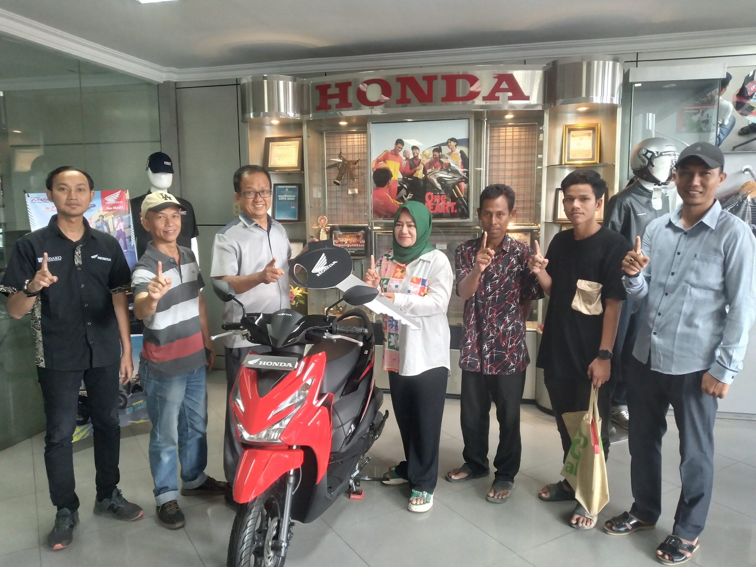 Wanita Disabilitas Itu Terharu Akhirnya Punya Kereta