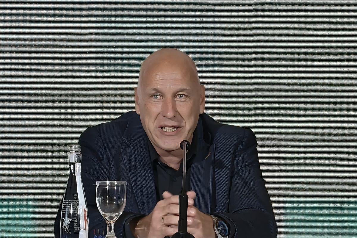Alexander Zwiers Resmi Dirtek PSSI
