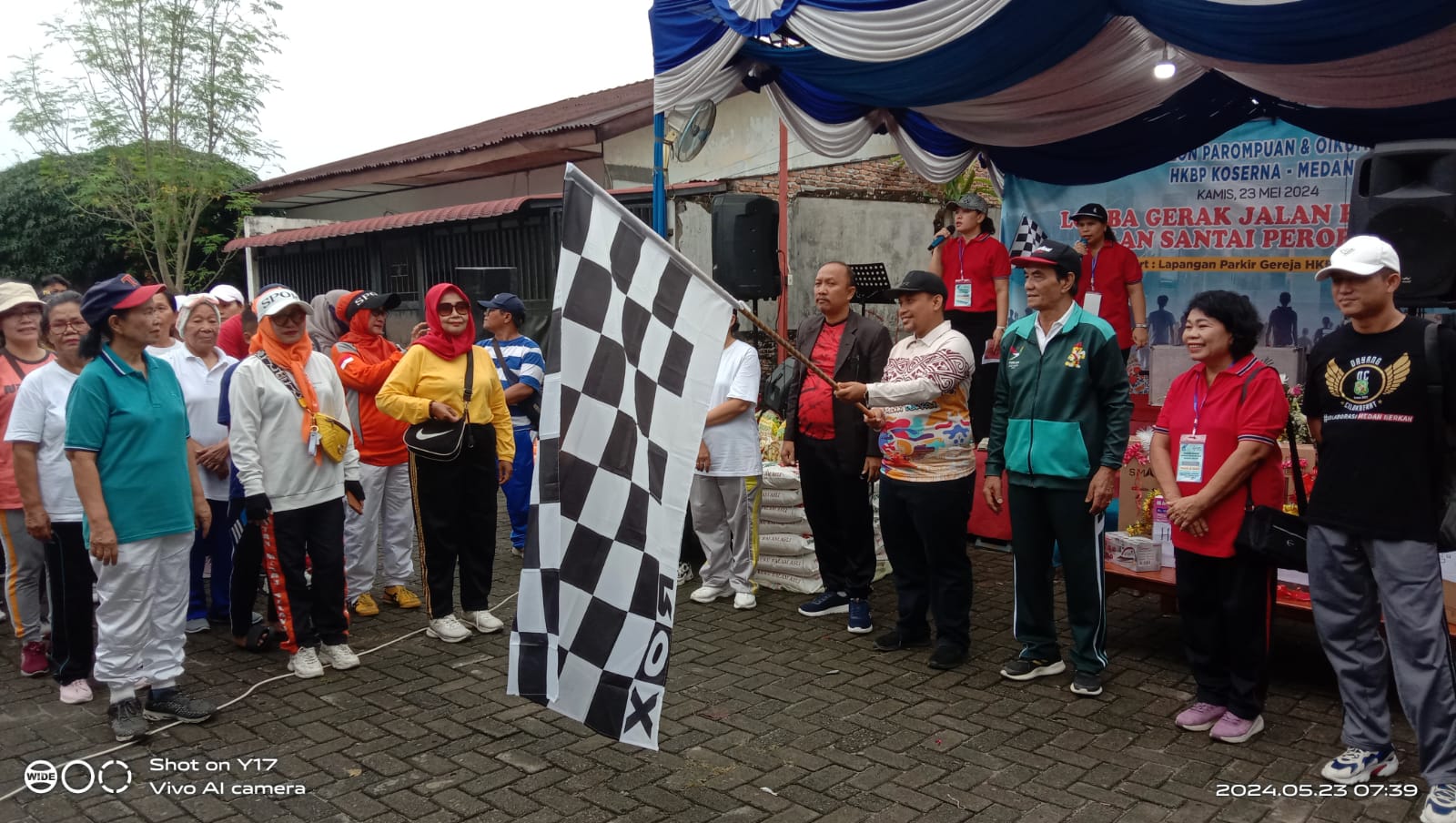Masyarakat Antusias Jalan Santai HKBP Koserna