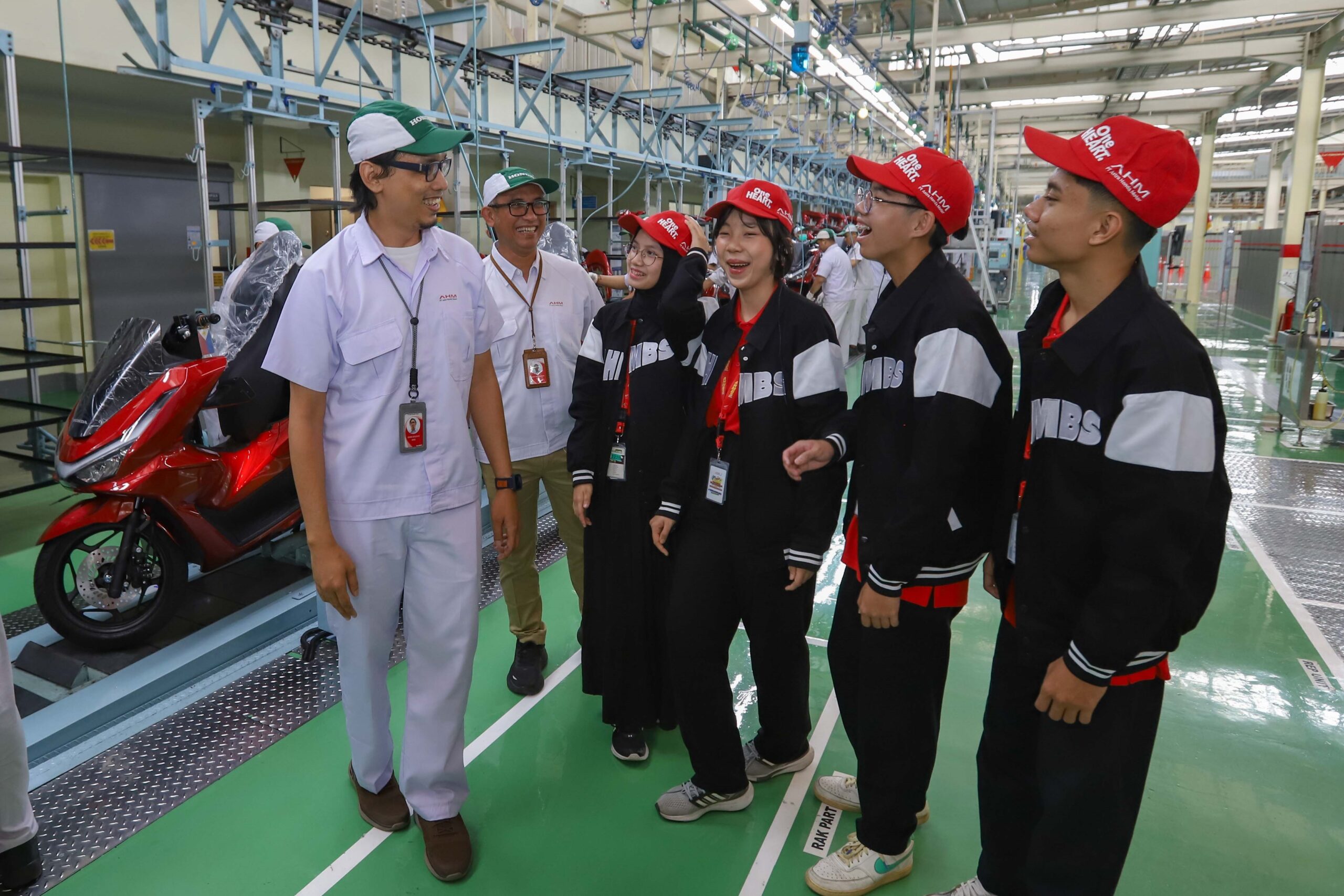 Gen Z Beraksi, Kreativitas Muda Guncang AHM Best Student 2025