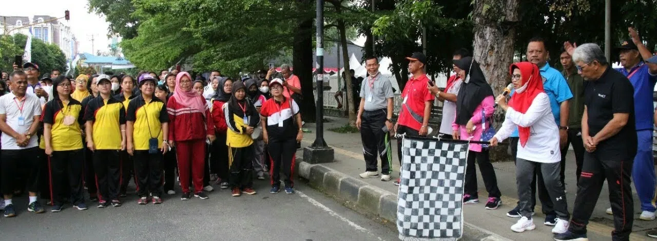 Ratusan Guru Jalan Sehat Di Pematangsiantar