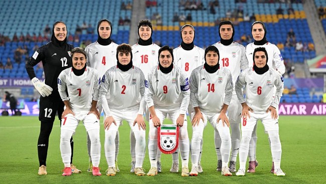 Bus Timnas Putri Iran Dikepung 200 Demonstran Di Piala Asia
