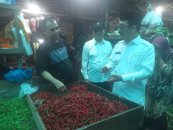 Pj Bupati Aceh Tamiang Tinjau Ketersediaan Sembako Di Pasar