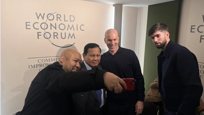 Prabowo Minta Saran Zidane Majukan Sepakbola Indonesia