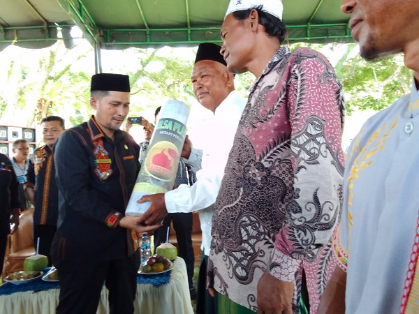 Pemkab Agara Bagikan Bibit Cabai